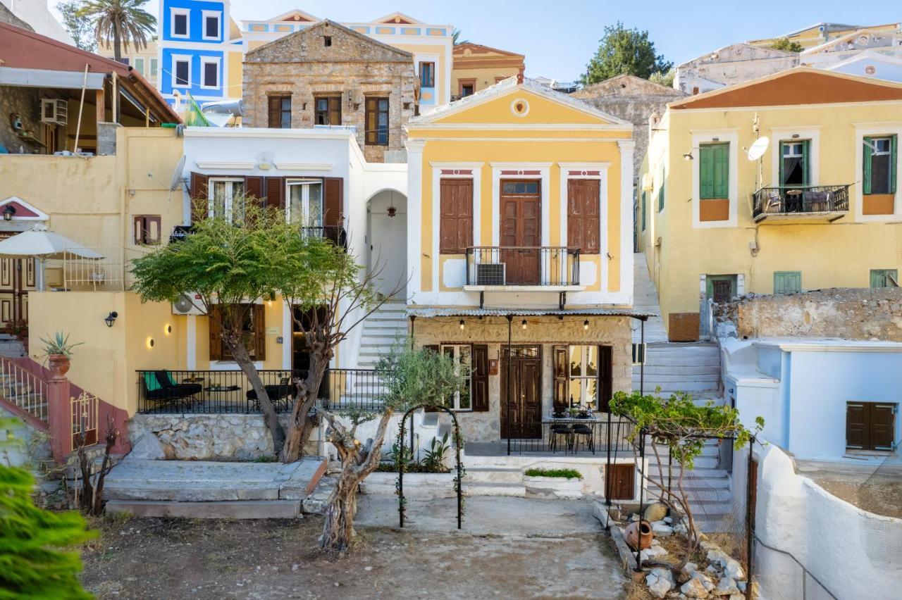 Townhall Apartment Symi Bagian luar foto