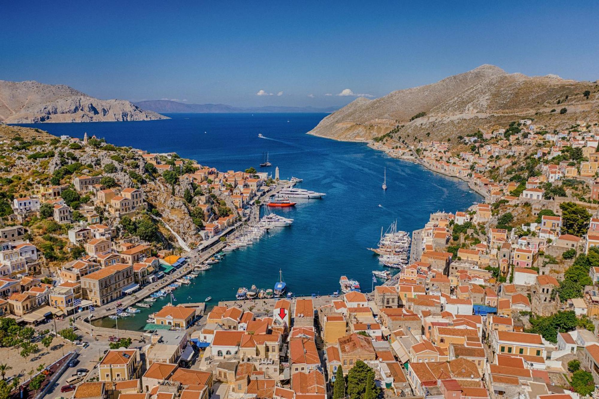 Townhall Apartment Symi Bagian luar foto